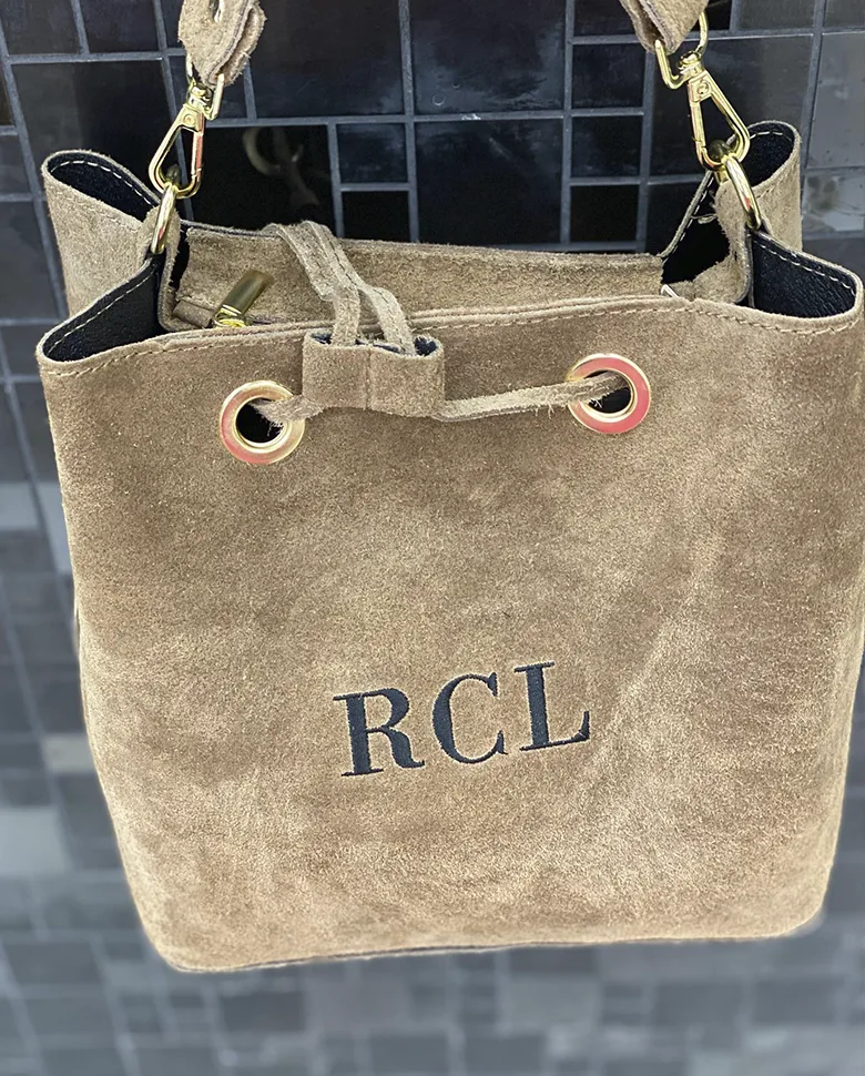 bolso con iniciales RCL