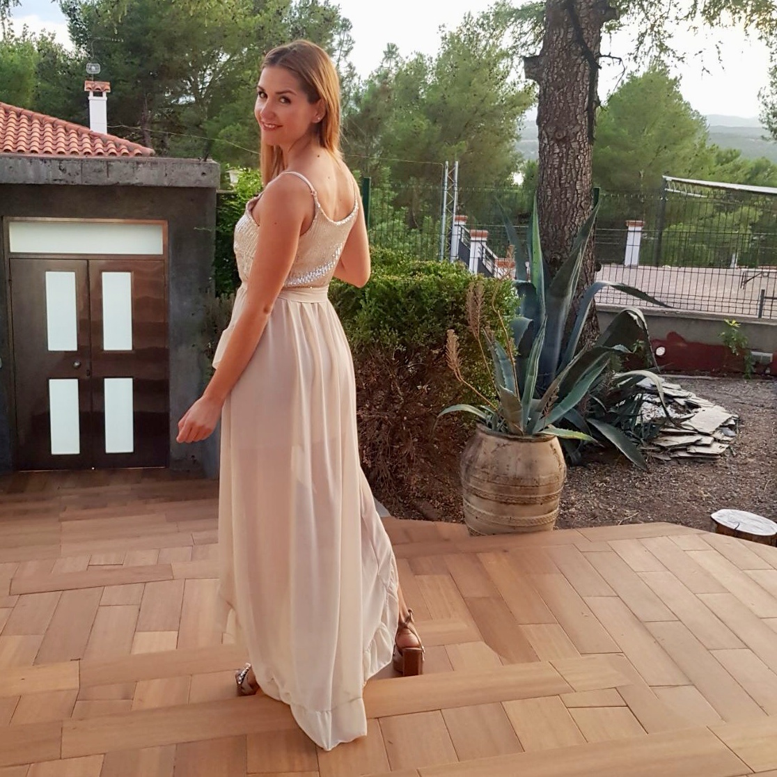 Vestido de fiesta asimétrico de gasa y lentejuelas