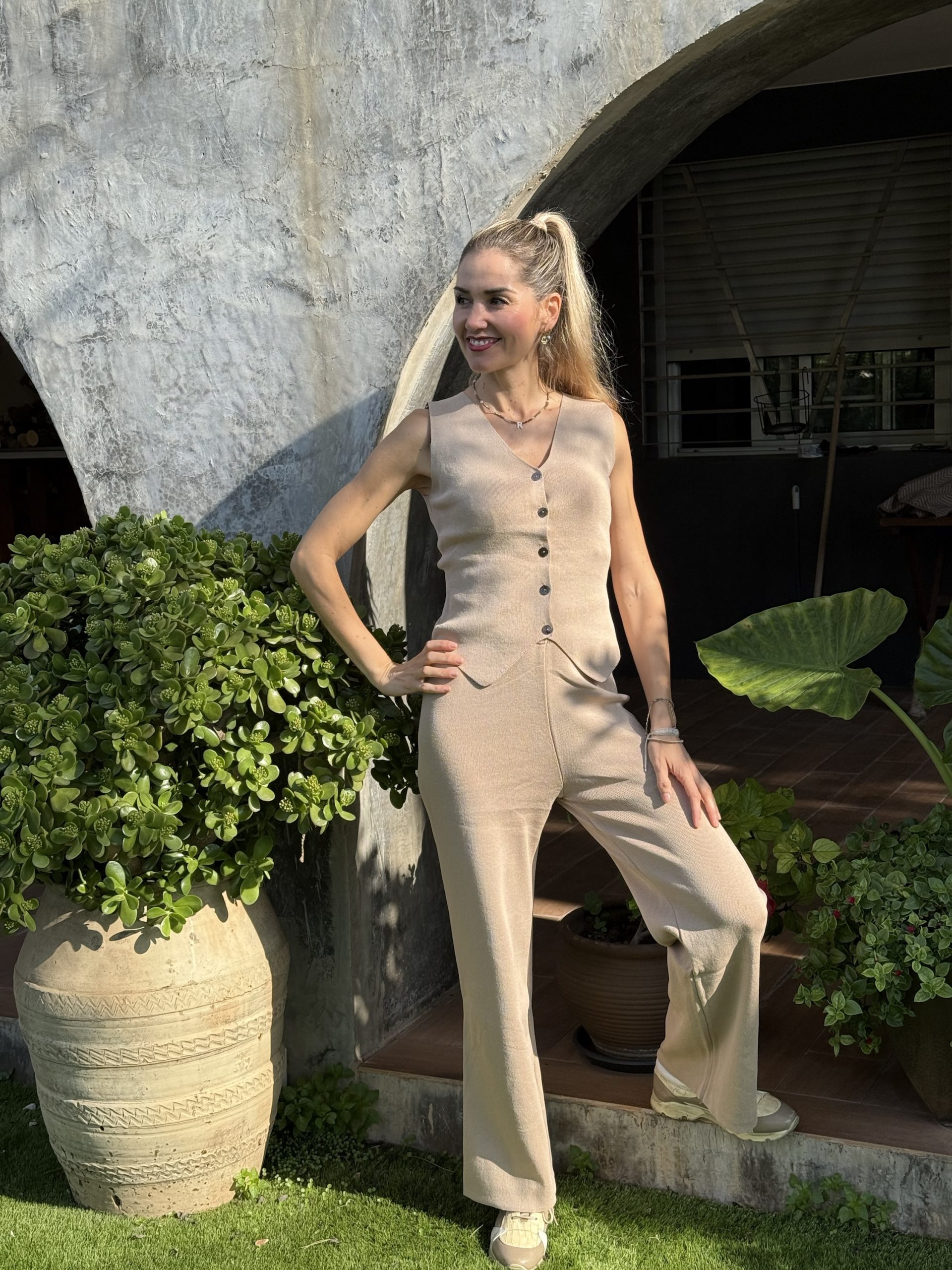 Conjunto punto chaleco pantalón wide leg