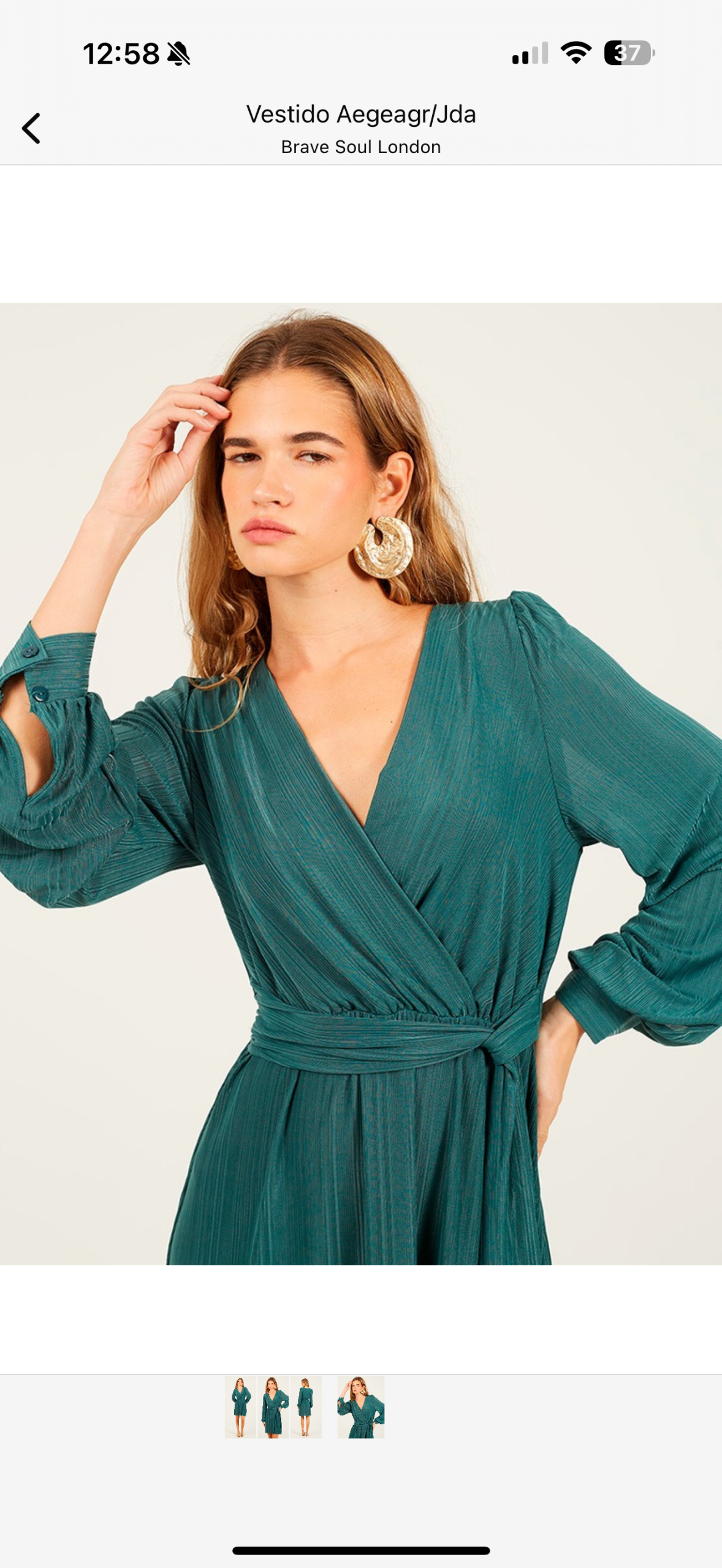 Vestido corto de manga larga y lazo en la cintura