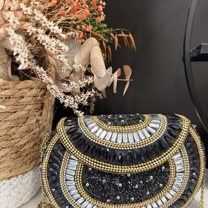 Bolso joya negro y dorado con abalorios