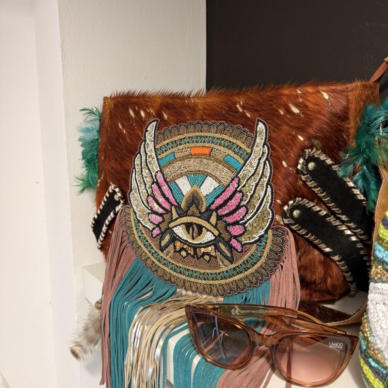 Bolso piel Étnico Alas Doradas con Flecos